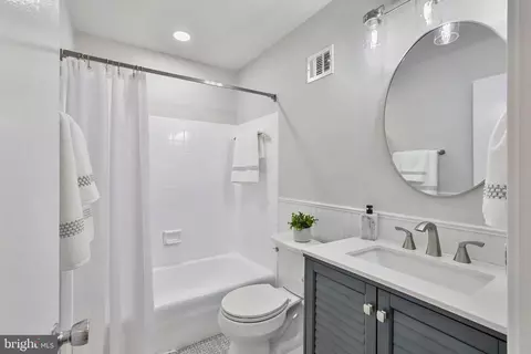 Bath - 2257 Wheelwright Ct, Reston, VA 20191 photo 6 of 8