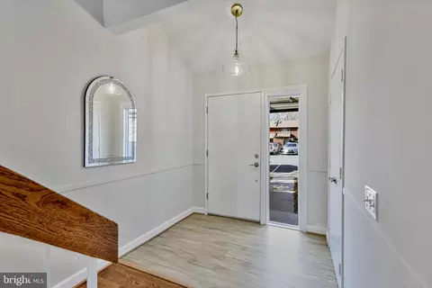 Entry Way - 2257 Wheelwright Ct, Reston, VA 20191 photo 2 of 4