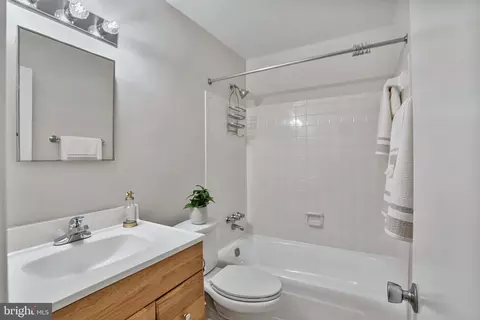 Bath - 2257 Wheelwright Ct, Reston, VA 20191 photo 8 of 8