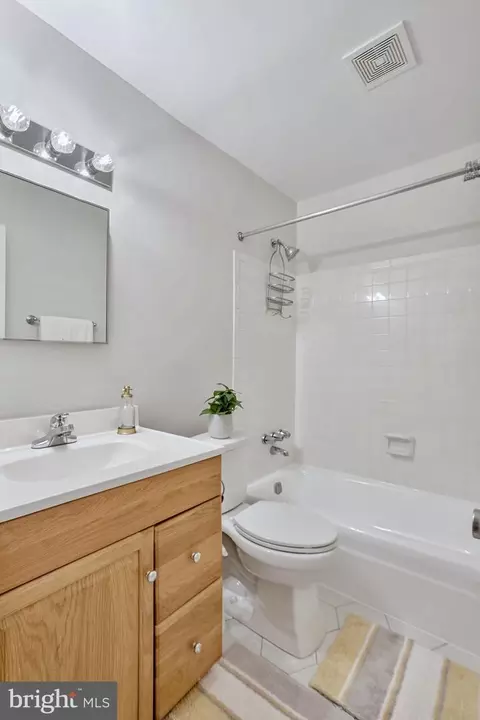 Bath - 2257 Wheelwright Ct, Reston, VA 20191 photo 7 of 8