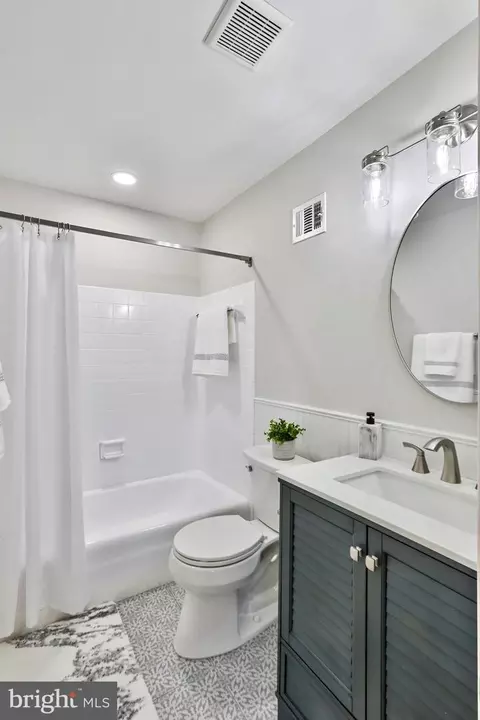 Bath - 2257 Wheelwright Ct, Reston, VA 20191 photo 5 of 8