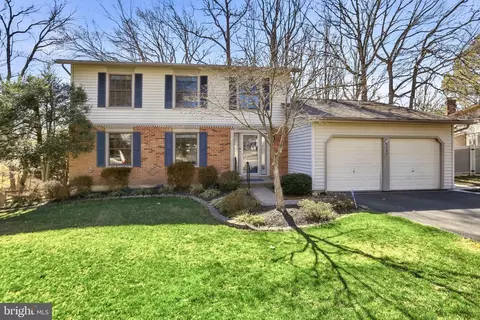 9202 Rockefeller Ln, Springfield, VA 22153