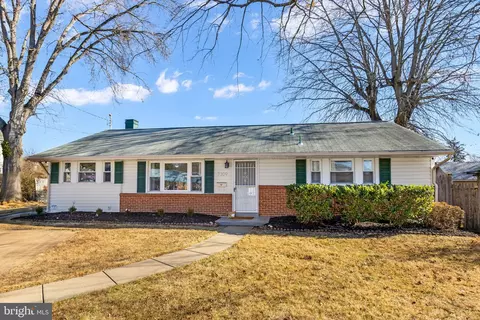 7309 Piper Ct, Alexandria, VA 22306
