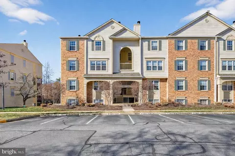 2816 Emma Lee St #301, Falls Church, VA 22042