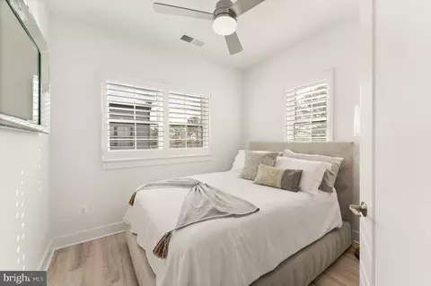 Bedroom - 11256 Faraday Park Dr, Reston, VA 20190 photo 7 of 8