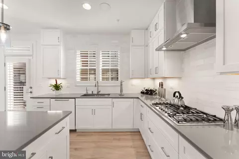 Kitchen - 11256 Faraday Park Dr, Reston, VA 20190 photo 3 of 6