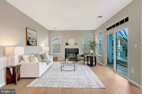 4200 Mozart Brigade Ln #Q, Fairfax, VA 22033