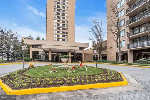 3713 S George Mason Dr #1109, Falls Church, VA 22041