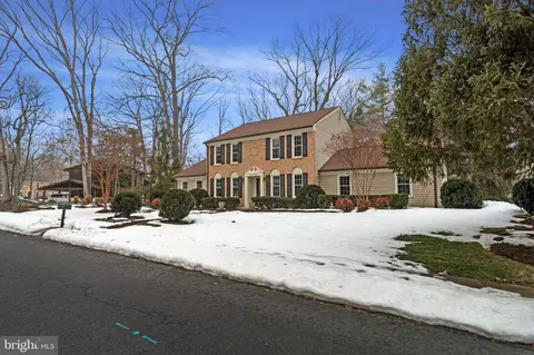 10912 Hunt Club Rd, Reston, VA 20190