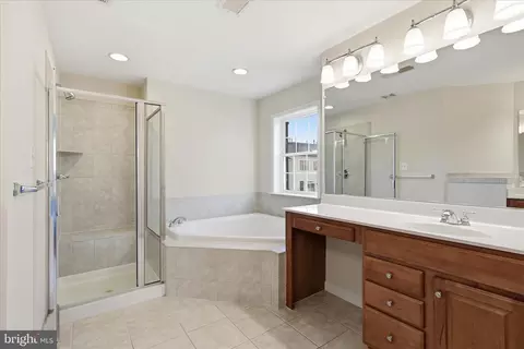 Bath - 411 Spring St, Herndon, VA 20170 photo 2 of 3