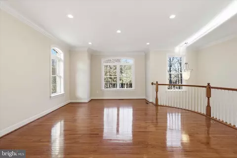Living - 411 Spring St, Herndon, VA 20170 photo 5 of 6