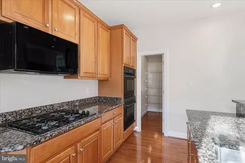 Kitchen - 411 Spring St, Herndon, VA 20170 photo 4 of 4