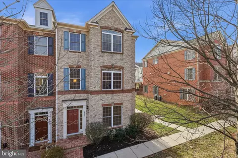 Exterior - 411 Spring St, Herndon, VA 20170 photo 2 of 4