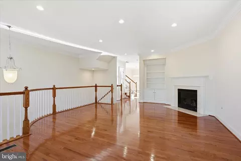 Living - 411 Spring St, Herndon, VA 20170 photo 6 of 6