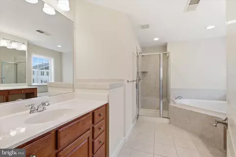 Bath - 411 Spring St, Herndon, VA 20170 photo 1 of 3