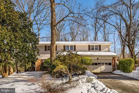 7105 Devonshire Rd, Alexandria, VA 22307