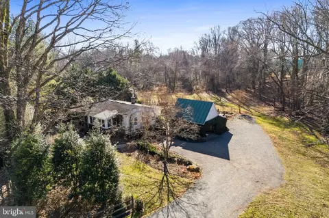 9813 Georgetown Pike, Great Falls, VA 22066
