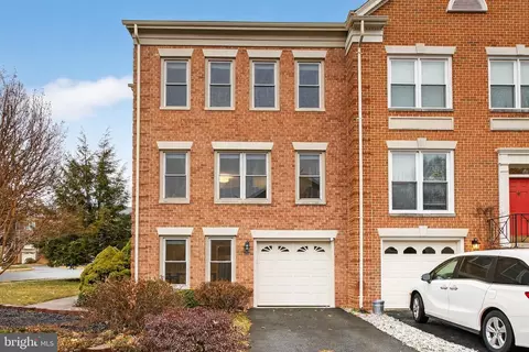 14348 Winding Woods Ct, Centreville, VA 20120