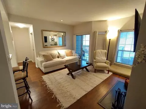 3904 Penderview Dr #706, Fairfax, VA 22033