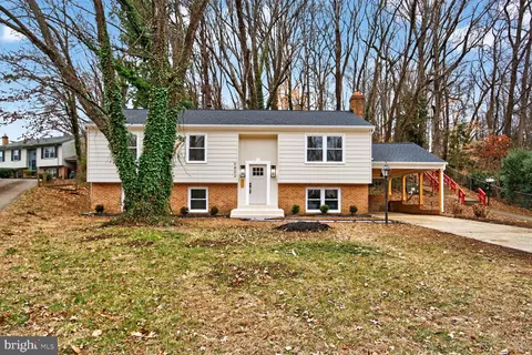6804 Lamp Post Ln, Alexandria, VA 22306