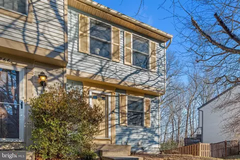 8764 Susquehanna St, Lorton, VA 22079