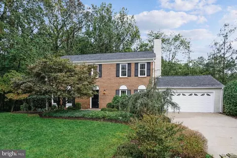 9813 Fosbak Dr, Vienna, VA 22182