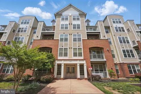 2700 Bellforest Ct #201, Vienna, VA 22180