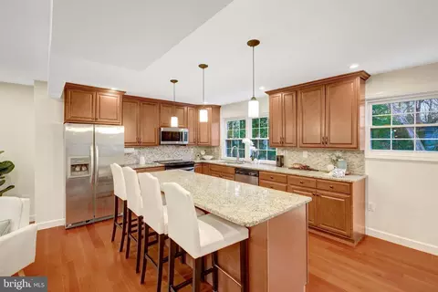 Kitchen - 1827 Post Oak Trl, Reston, VA 20191 photo 3 of 4