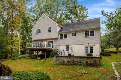 Exterior - 1827 Post Oak Trl, Reston, VA 20191 photo 4 of 6