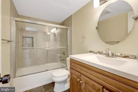 Bath - 1827 Post Oak Trl, Reston, VA 20191 photo 1 of 4
