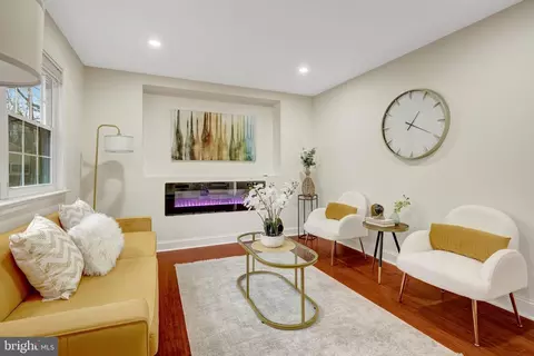 Living - 1827 Post Oak Trl, Reston, VA 20191 photo 3 of 4