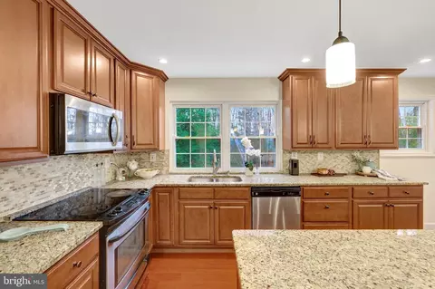 Kitchen - 1827 Post Oak Trl, Reston, VA 20191 photo 2 of 4