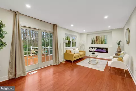 Living - 1827 Post Oak Trl, Reston, VA 20191 photo 2 of 4