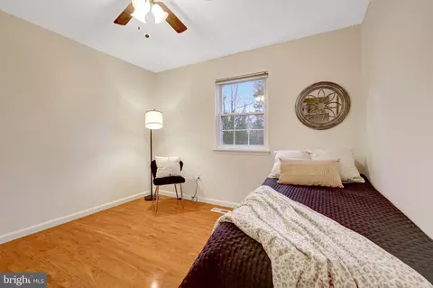 Bedroom - 1827 Post Oak Trl, Reston, VA 20191 photo 3 of 4
