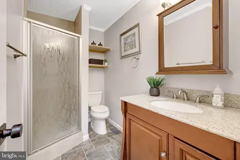 Bath - 1827 Post Oak Trl, Reston, VA 20191 photo 4 of 4
