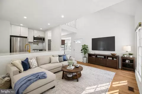 6347 Chimney Wood Ct, Alexandria, VA 22306