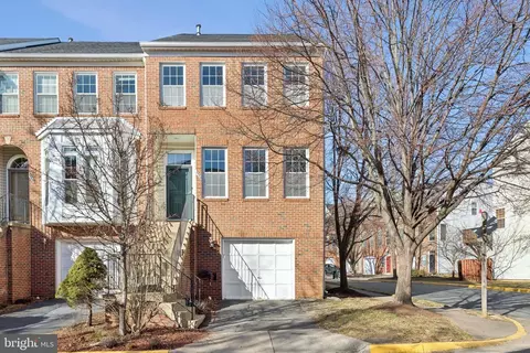2558 James Monroe Cir, Herndon, VA 20171