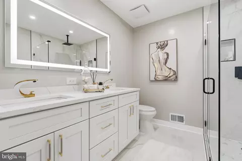 Bath - 1840 Post Oak Trl, Reston, VA 20191 photo 2 of 6