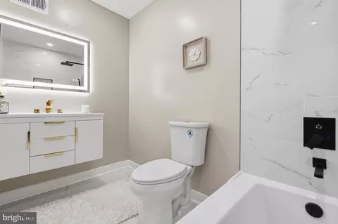 Bath - 1840 Post Oak Trl, Reston, VA 20191 photo 5 of 6