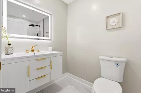 Bath - 1840 Post Oak Trl, Reston, VA 20191 photo 4 of 6