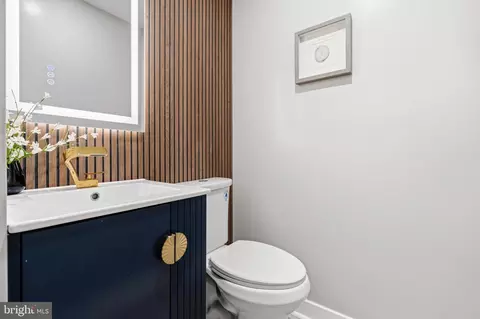 Bath - 1840 Post Oak Trl, Reston, VA 20191 photo 1 of 6