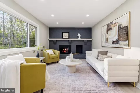 Living - 1840 Post Oak Trl, Reston, VA 20191 photo 4 of 5