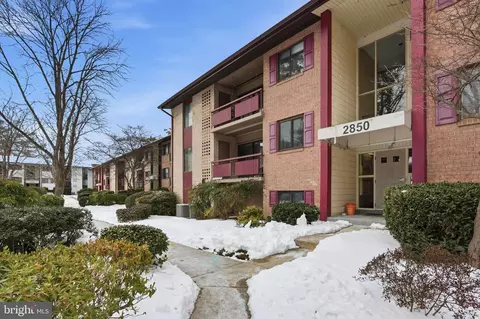 2850 Dover Ln #201, Falls Church, VA 22042