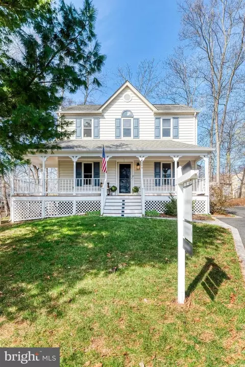 Exterior - 4524 Samuels Pine Rd, Chantilly, VA 20151 photo 4 of 13