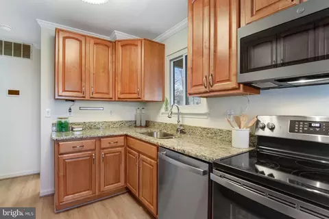 Kitchen - 4524 Samuels Pine Rd, Chantilly, VA 20151 photo 2 of 3