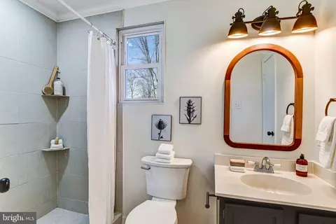 Bath - 4524 Samuels Pine Rd, Chantilly, VA 20151 photo 2 of 3