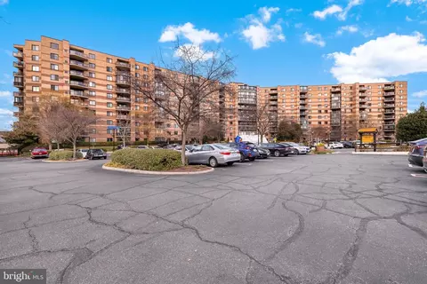8380 Greensboro Dr #221, Mclean, VA 22102