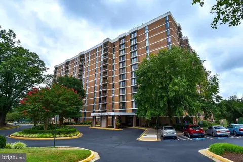 2311 Pimmit Dr #105, Falls Church, VA 22043