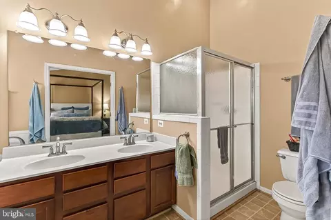 Bath - 8445 Carmela Cir, Springfield, VA 22153 photo 4 of 5