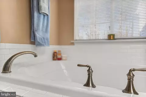 Bath - 8445 Carmela Cir, Springfield, VA 22153 photo 3 of 5